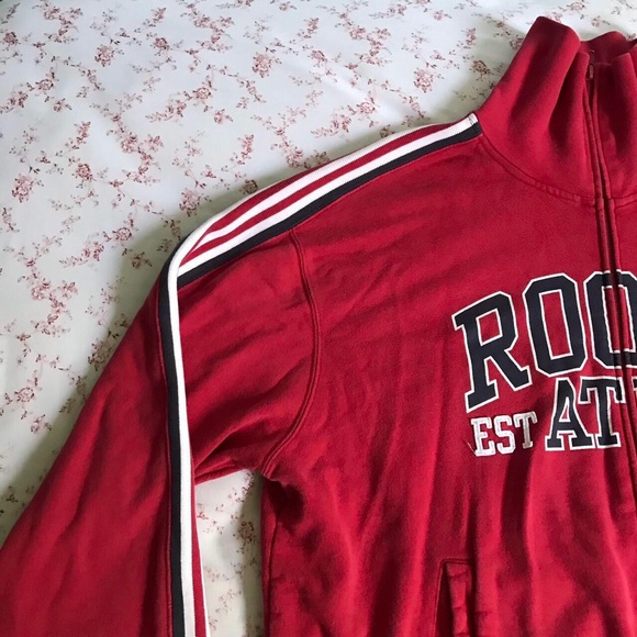 Red Roots zip up sweater with long neck collar - Picture 4 of 8